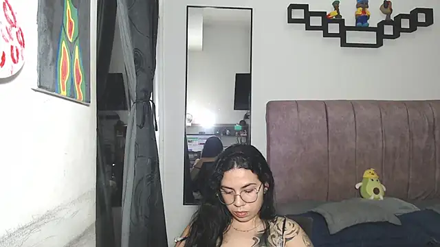 Snapshot of Liza_Thurner chatting on 09/19/25, 03:08 Liza Thurner online show from 09/19/25, 03:08