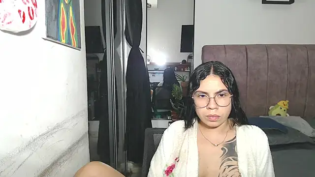 Snapshot of Liza_Thurner chatting on 09/25/25, 03:32 Liza Thurner online show from 09/25/25, 03:32