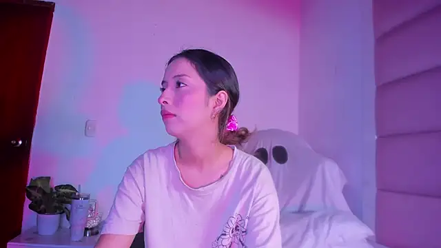 little-Emma online show from 10/11/25, 03:06