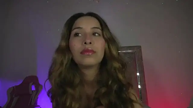 Snapshot of little-Emma chatting on 05/25/26, 11:22 little-Emma online show from 05/25/26, 11:22