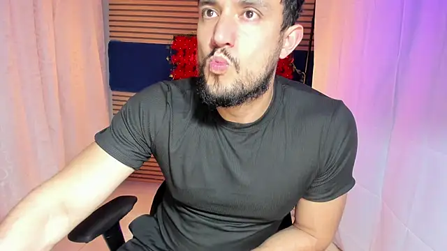 Snapshot of sexbull14 chatting on 11/10/25, 11:37 sexbull14 online show from 11/10/25, 11:37