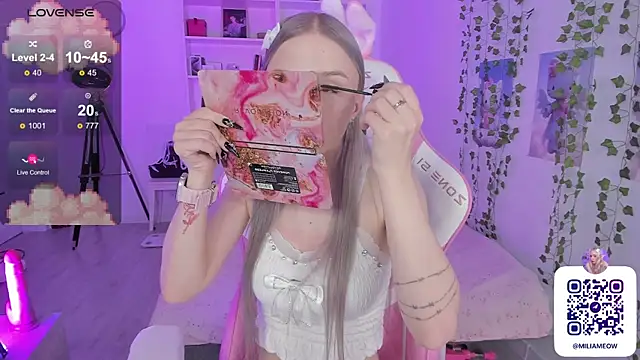 Snapshot of Milia_Parker chatting on 12/18/24, 08:36 Milia Parker online show from 12/18/24, 08:36