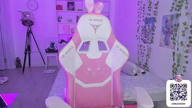 Snapshot of Milia_Parker chatting on 12/19/24, 10:21 Milia Parker online show from 12/19/24, 10:21