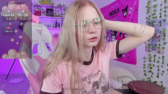 Snapshot of Milia_Parker chatting on 02/21/25, 10:04 Milia Parker online show from 02/21/25, 10:04