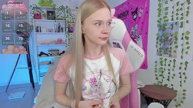 Snapshot of Milia_Parker chatting on 02/24/25, 02:19 Milia Parker online show from 02/24/25, 02:19