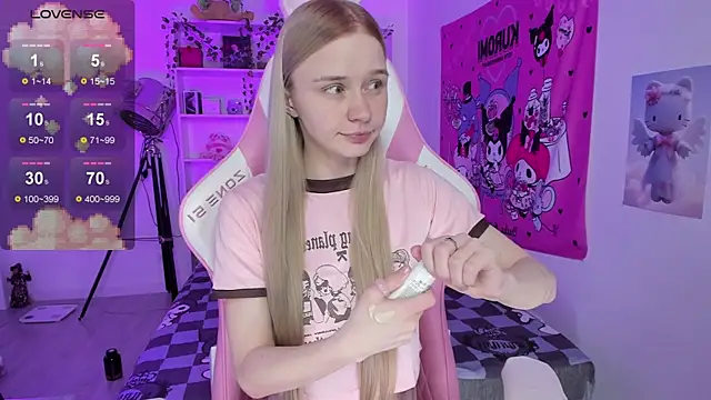 Snapshot of Milia_Parker chatting on 03/19/25, 10:20 Milia Parker online show from 03/19/25, 10:20