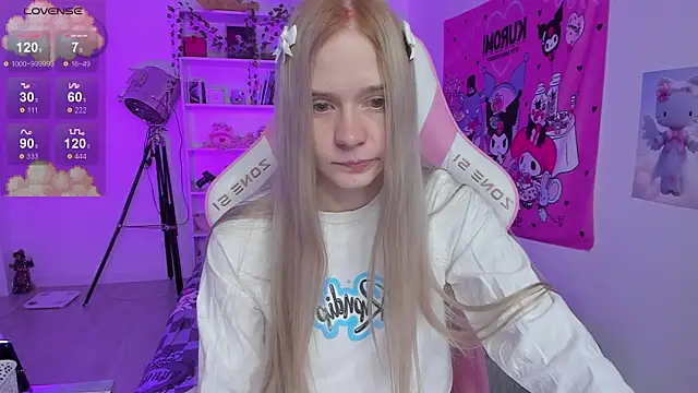 Snapshot of Milia_Parker chatting on 03/22/25, 12:28 Milia Parker online show from 03/22/25, 12:28