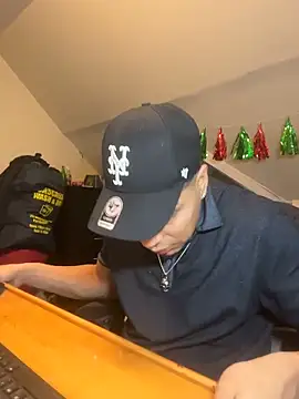 Snapshot of MynameisPaco chatting on 01/05/26, 05:27 MynameisPaco online show from 01/05/26, 05:27