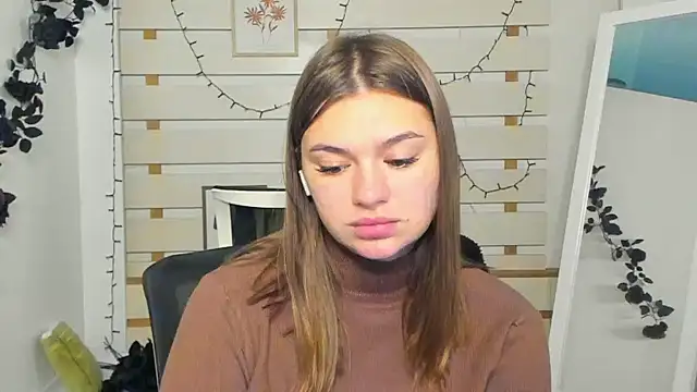 Josephine Kiss online show from 11/17/25, 09:48