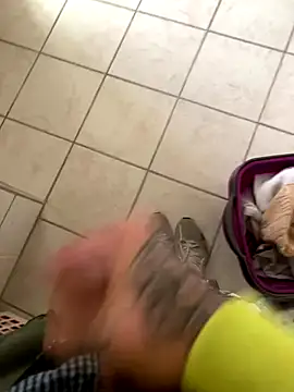 Snapshot of YoungDick25 chatting on 11/02/25, 02:08 YoungDick25 online show from 11/02/25, 02:08