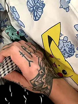 Snapshot of YoungDick25 chatting on 11/13/25, 08:57 YoungDick25 online show from 11/13/25, 08:57