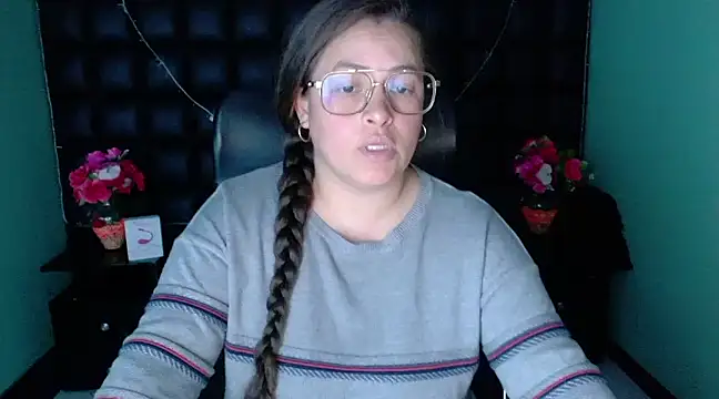 SaraThomso online show from 12/28/24, 05:55