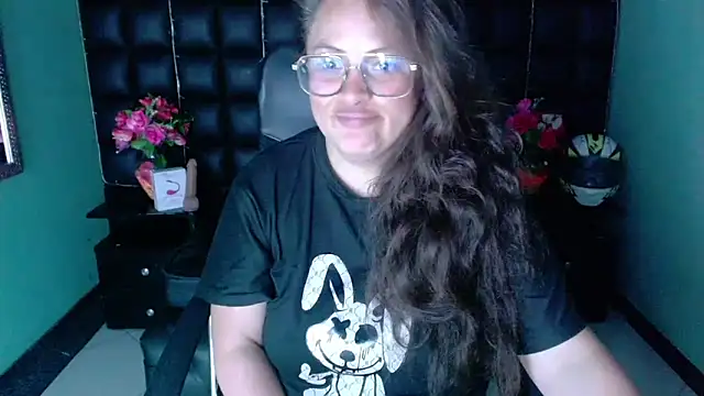 Snapshot of SaraThomso chatting on 01/21/25, 02:33 SaraThomso online show from 01/21/25, 02:33