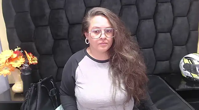 SaraThomso online show from 01/30/25, 02:49