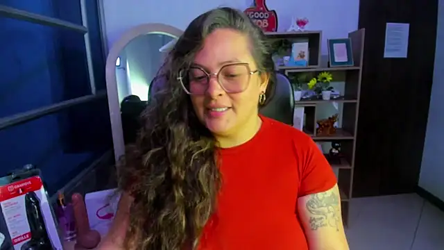 Snapshot of SaraThomso chatting on 09/30/25, 03:33 SaraThomso online show from 09/30/25, 03:33