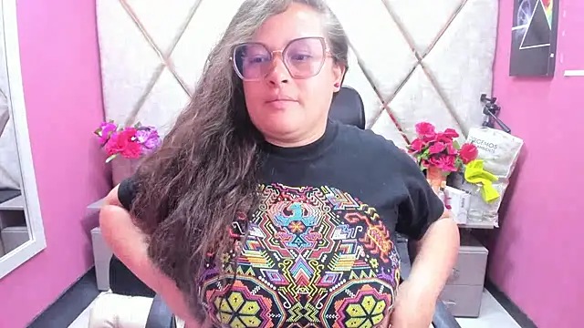 SaraThomso online show from 11/29/25, 01:58