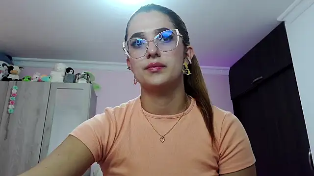 caroline jonson online show from 01/15/25, 07:01