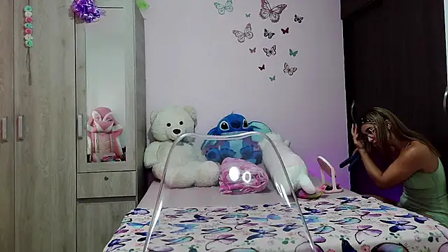 caroline jonson online show from 02/15/25, 04:56