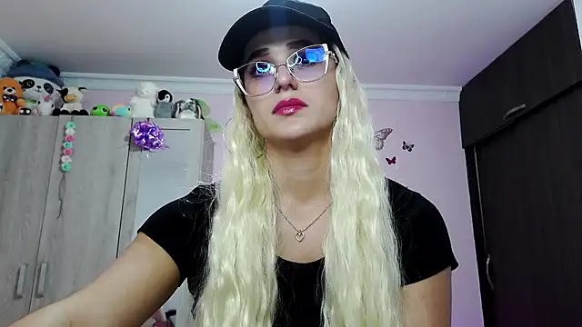 caroline jonson online show from 02/23/25, 09:59