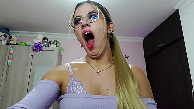 caroline jonson online show from 02/28/25, 09:55