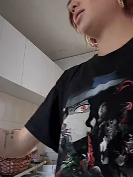 Lorraine Leon online show from 12/24/24, 04:51