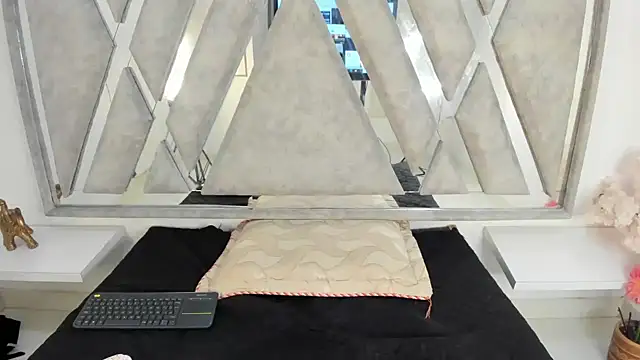 Snapshot of Danna_777_ chatting on 02/01/25, 01:44 Danna 777 online show from 02/01/25, 01:44