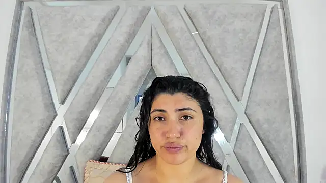 Snapshot of Danna_777_ chatting on 02/02/25, 01:34 Danna 777 online show from 02/02/25, 01:34