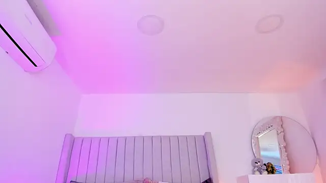 Shelynna azzul online show from 02/24/26, 08:18