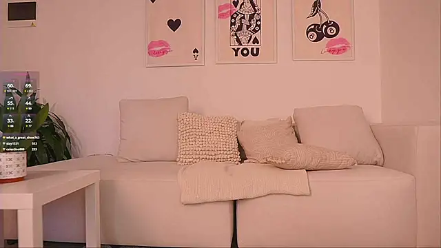 cute  petite online show from 12/18/24, 09:40