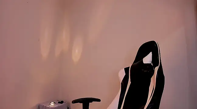 valent 27 online show from 02/08/25, 06:33