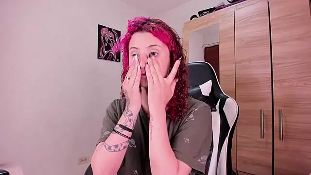 valent 27 online show from 10/17/25, 03:53