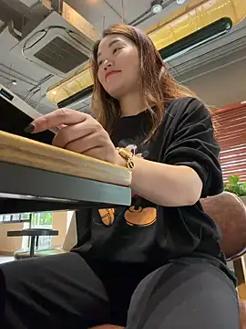 Emily 9xx online show from 11/12/25, 02:01