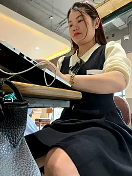 Emily 9xx online show from 11/30/25, 05:33