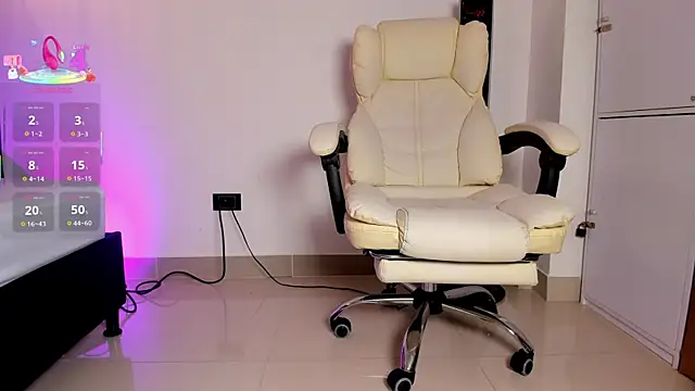 AllisonRoberts  online show from 10/06/25, 07:44