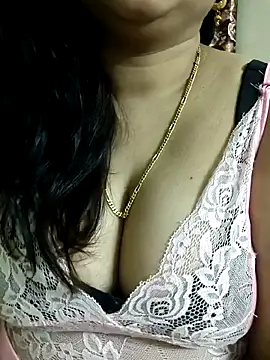 Snapshot of cuteyqueen chatting on 01/03/25, 10:09 cuteyqueen online show from 01/03/25, 10:09