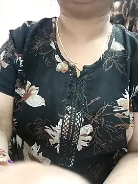 Snapshot of cuteyqueen chatting on 03/11/25, 04:29 cuteyqueen online show from 03/11/25, 04:29