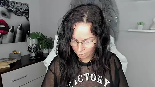 HelenLuxx online show from 01/25/25, 07:49