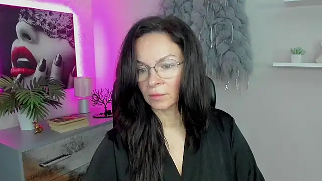 HelenLuxx online show from 01/30/25, 06:46