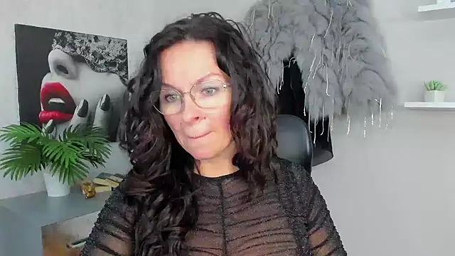 HelenLuxx online show from 02/06/25, 10:15