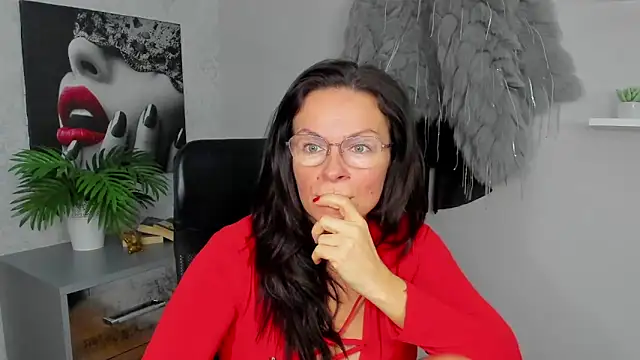 HelenLuxx online show from 02/11/25, 06:40