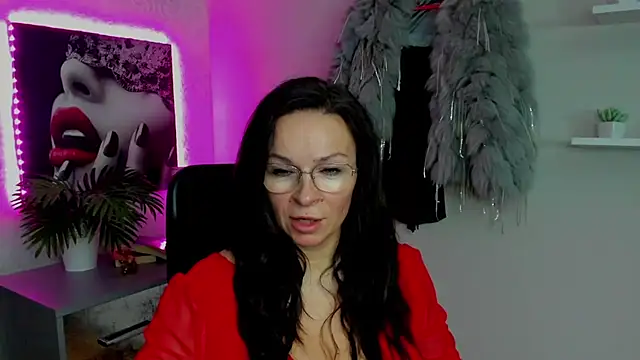 HelenLuxx online show from 02/14/25, 06:34