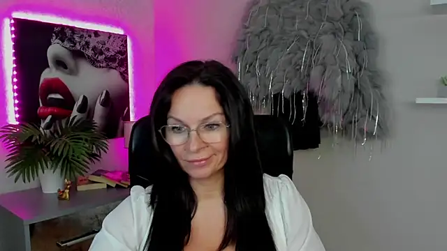 HelenLuxx online show from 03/03/25, 05:29