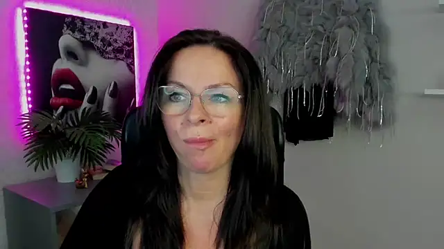 HelenLuxx online show from 03/12/25, 10:16