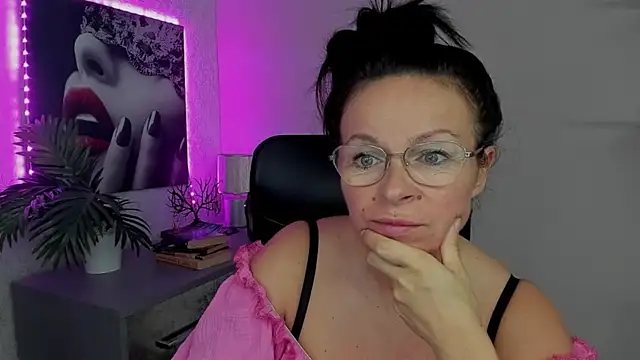 HelenLuxx online show from 09/20/25, 06:36