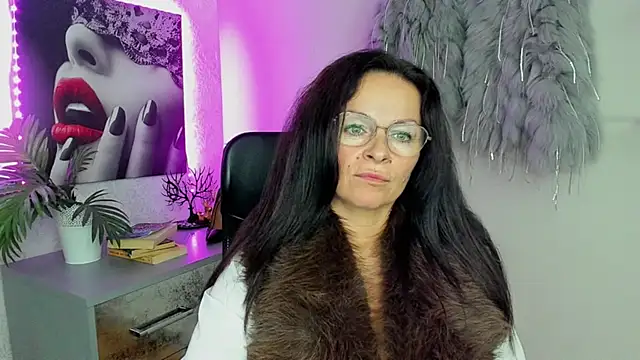 HelenLuxx online show from 10/06/25, 06:49
