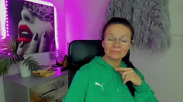 HelenLuxx online show from 10/09/25, 05:38