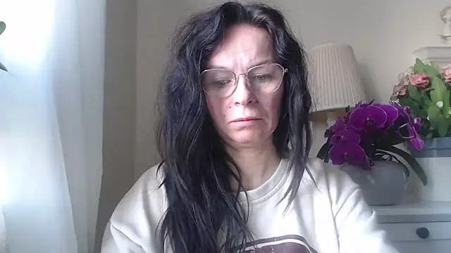 HelenLuxx online show from 10/29/25, 07:10