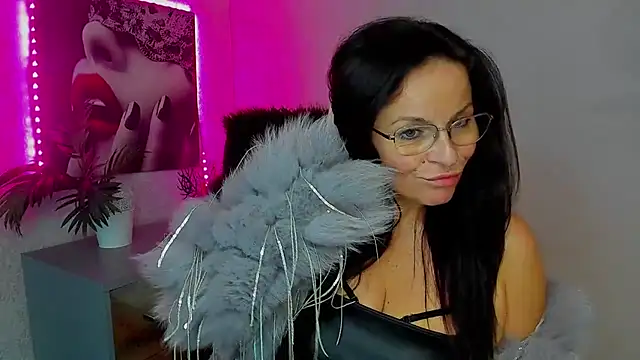 HelenLuxx online show from 11/13/25, 07:13