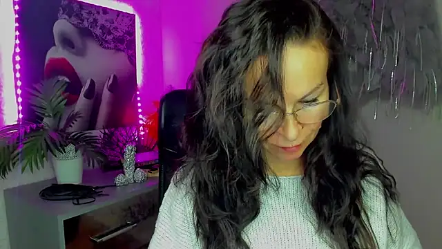 HelenLuxx online show from 02/13/26, 04:25