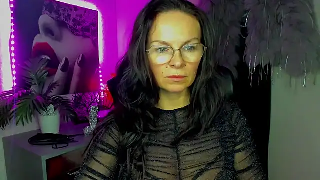 HelenLuxx online show from 02/15/26, 07:32